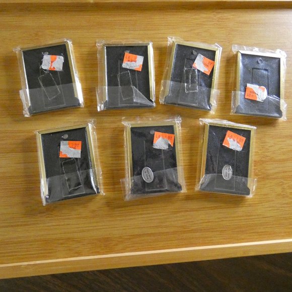 7 Mini Picture Frames Made in Hong Kong - Picture 2 of 2